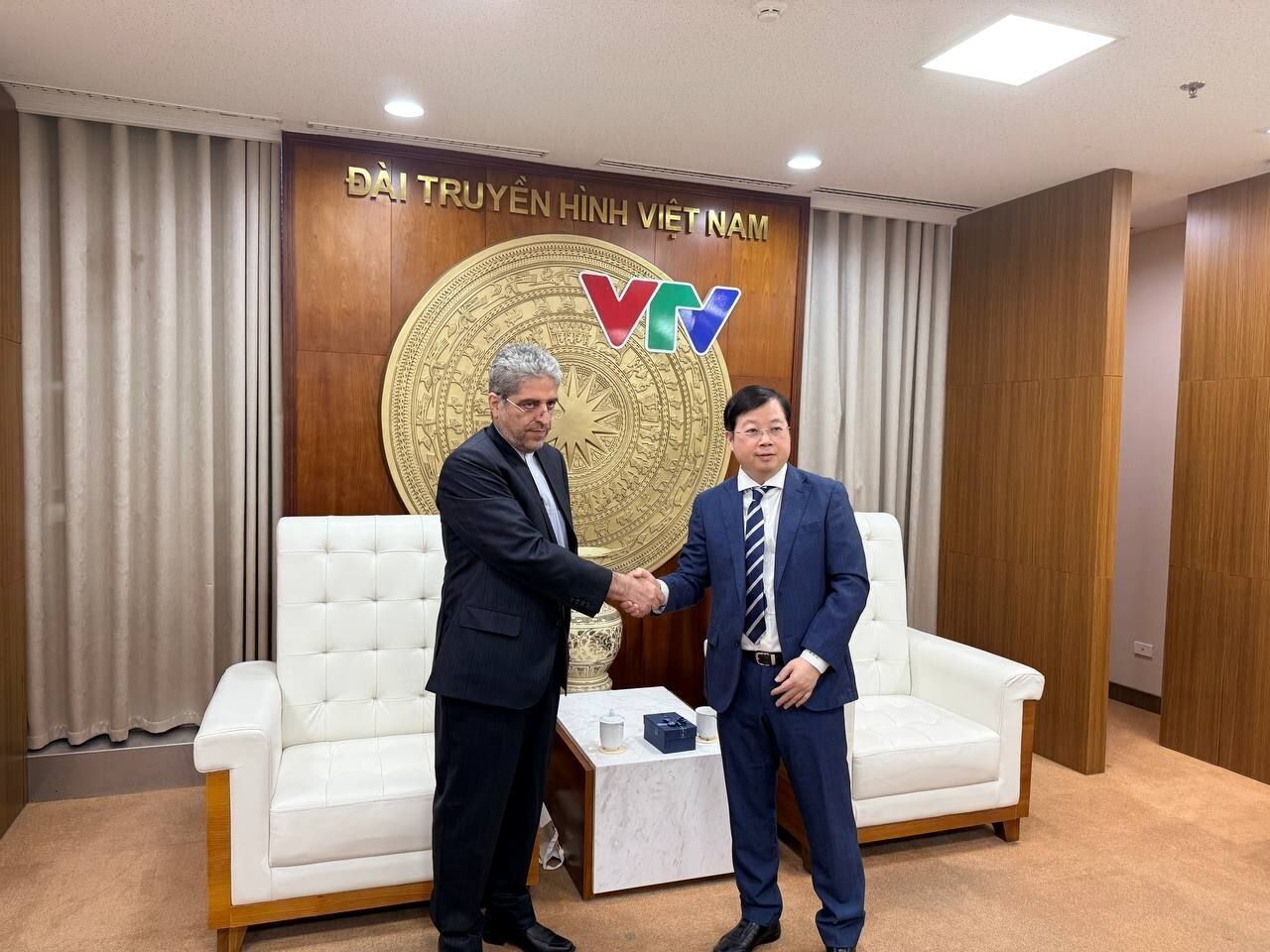 Iran envoy, Vietnam TV chief discuss media cooperation
