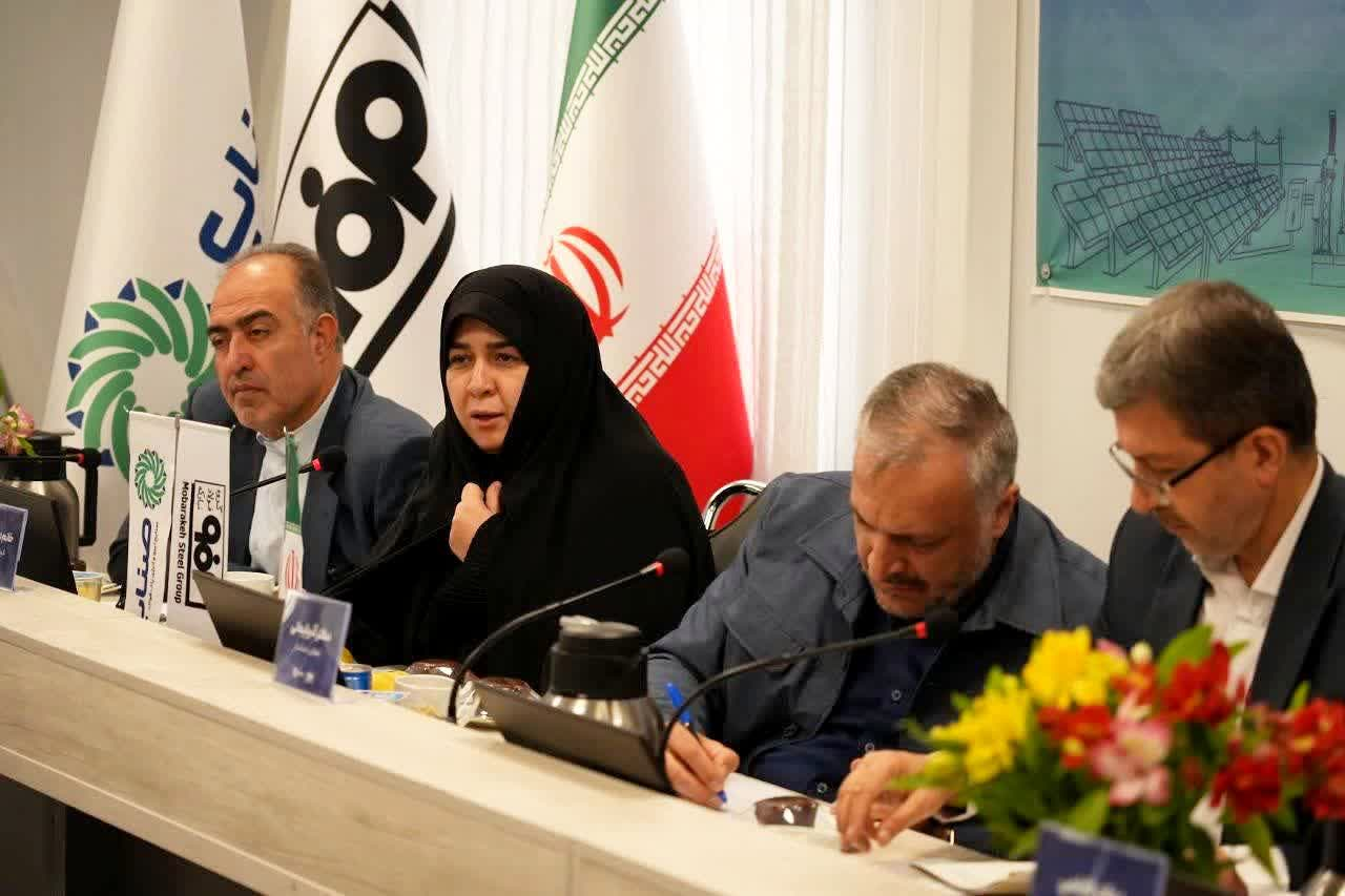 استاندار اصفهان: پیشتاز توسعه نیروگاههای خورشیدی در کشور هستیم