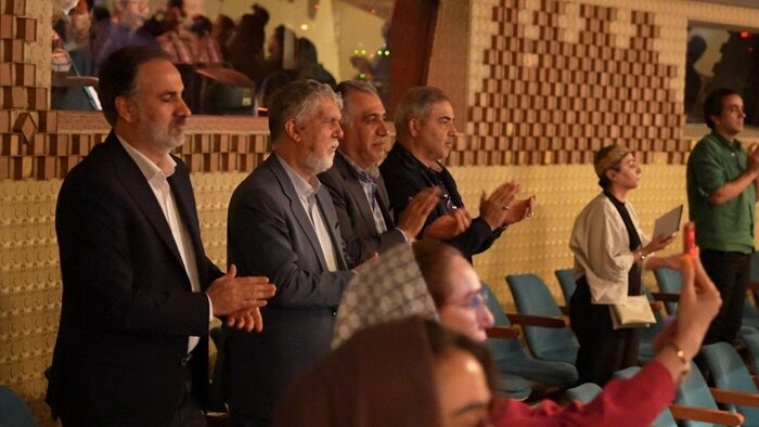 وزیر فرهنگ به تماشای نمایش «کورش» نشست