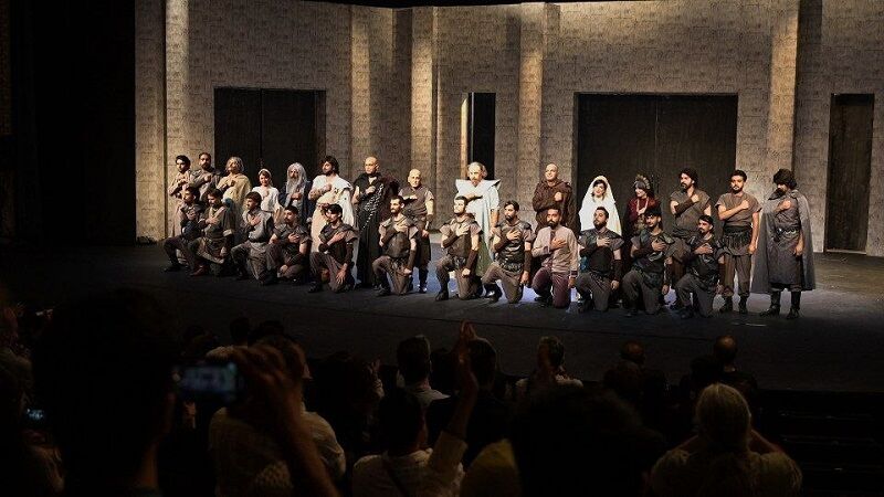 وزیر فرهنگ به تماشای نمایش «کورش» نشست