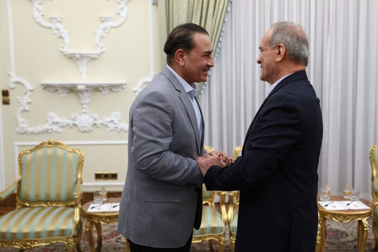 President Pezeshkian meets Pakistani Army Chief