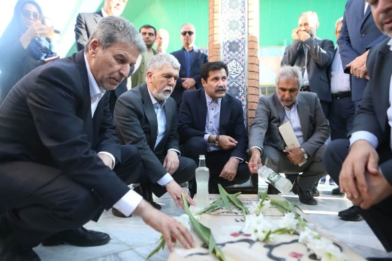 وزیر فرهنگوارشاد اسلامی به مقام شامخ شهدای خراسان شمالی ادای احترام کرد