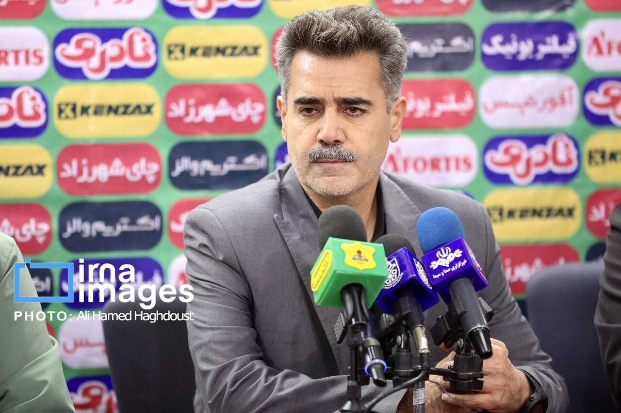 سرمربی صنعت نفت: در لیگ می‌مانیم