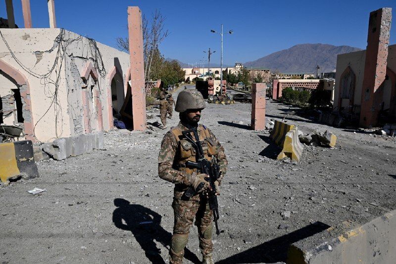 ارتش پاکستان از کشته شدن ۱۰ تروریست در حمله به بندر گوادر خبر داد