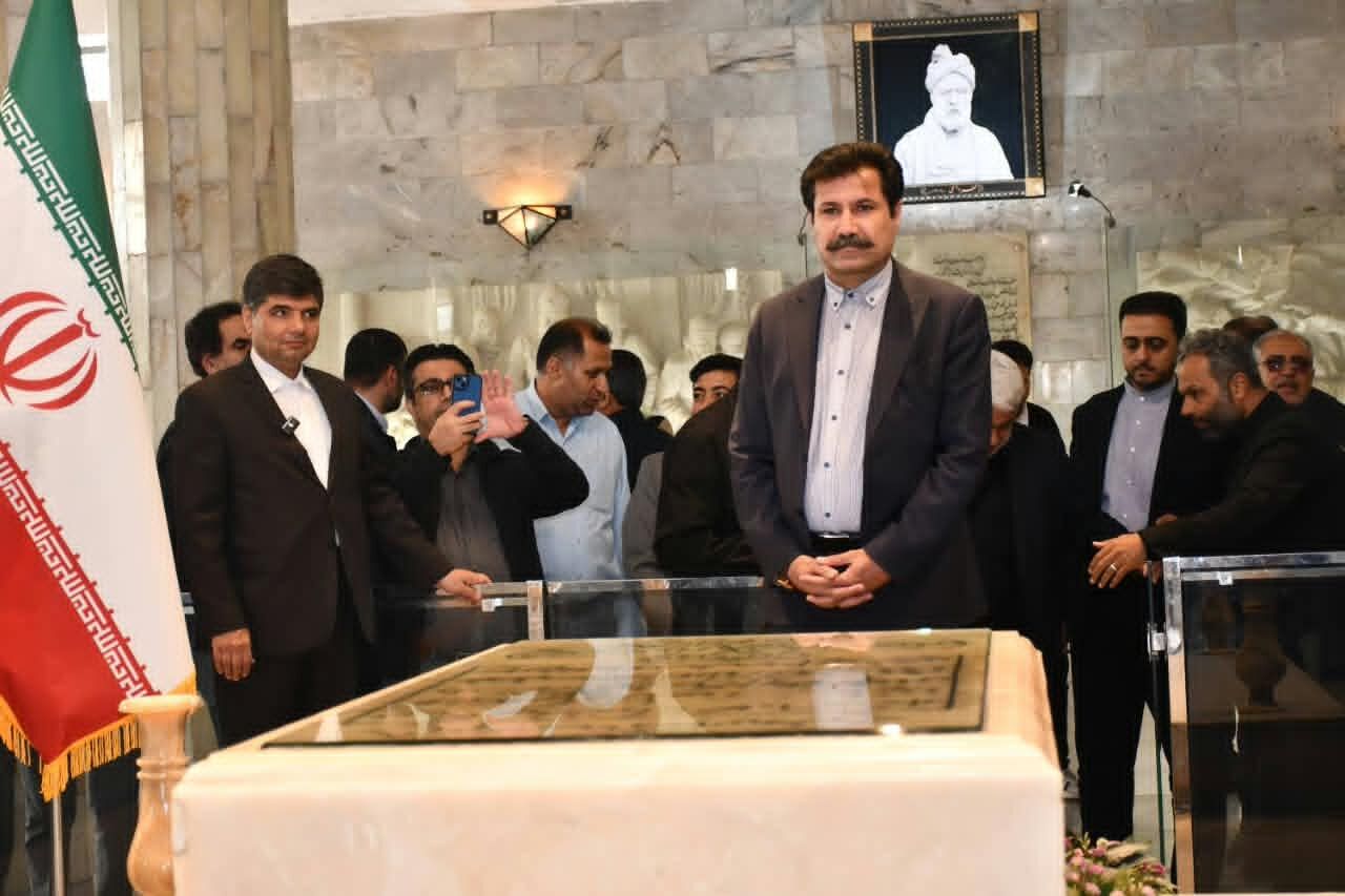 معاون رییس‌جمهور از زادگاه فردوسی و شهر تاریخی توس بازدید کرد