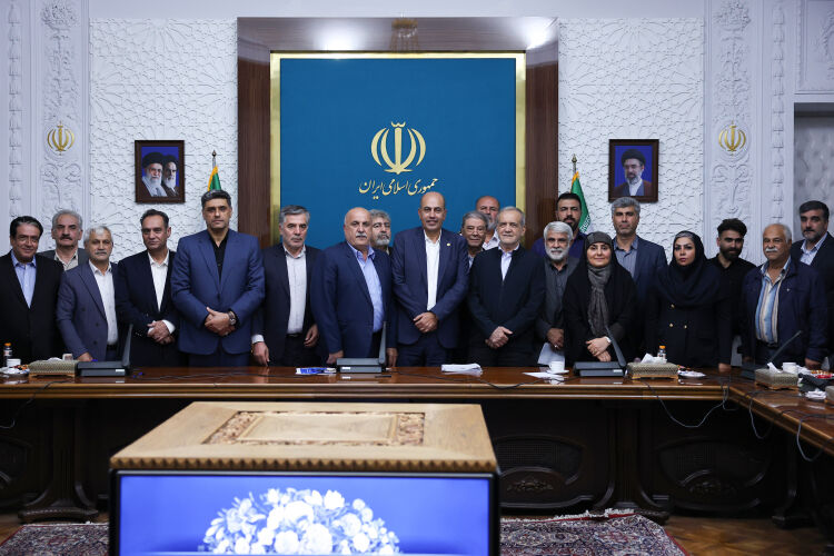 پزشکیان: عملکرد رانندگان در جنگ ۴۰روزه جلوهای از تعهد و مسئولیتپذیری ملی بود پزشکیان: عملکرد رانندگان در جنگ ۴۰روزه جلوهای از تعهد و مسئولیتپذیری ملی بود