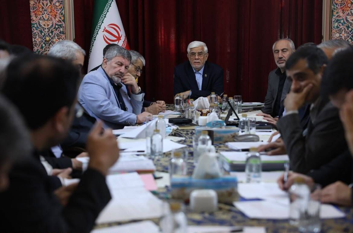 عارف: دولت برای ساختن فرصت‌های جدید از دل تهدیدها تلاش می‌کند