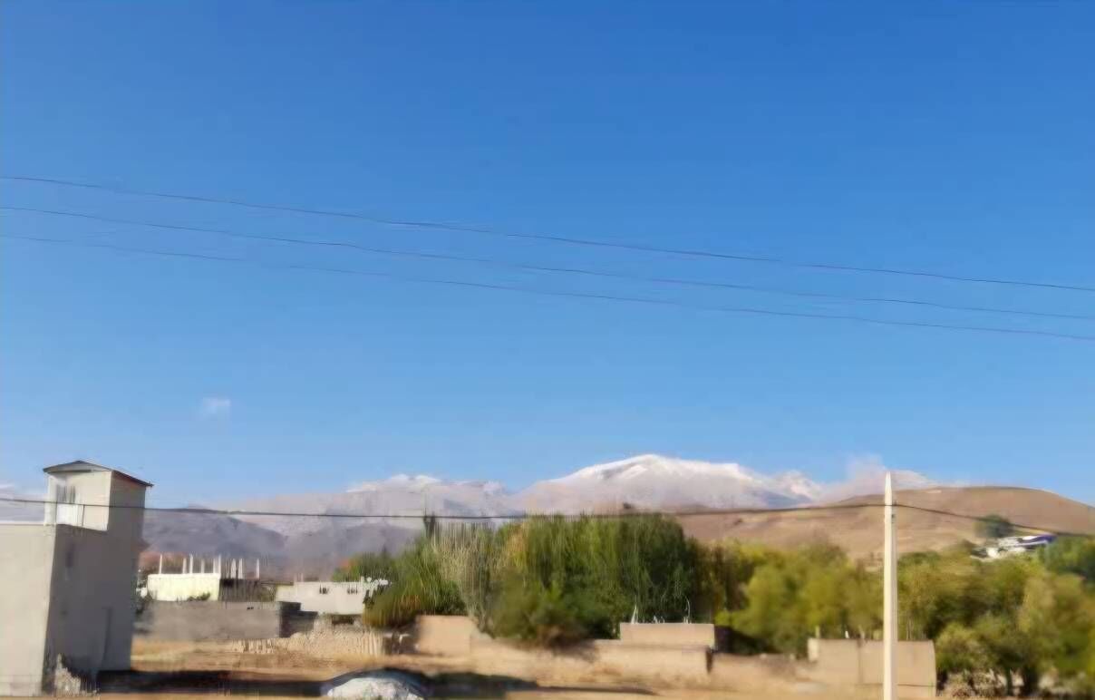 نخستین برف پاییزی بر ارتفاعات زردکوه چهارمحال و بختیاری نشست