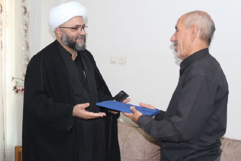 تکریم مسوول نمایندگی ولی‌فقیه در سپاه هرمزگان از یادگاران جهاد و شهادت