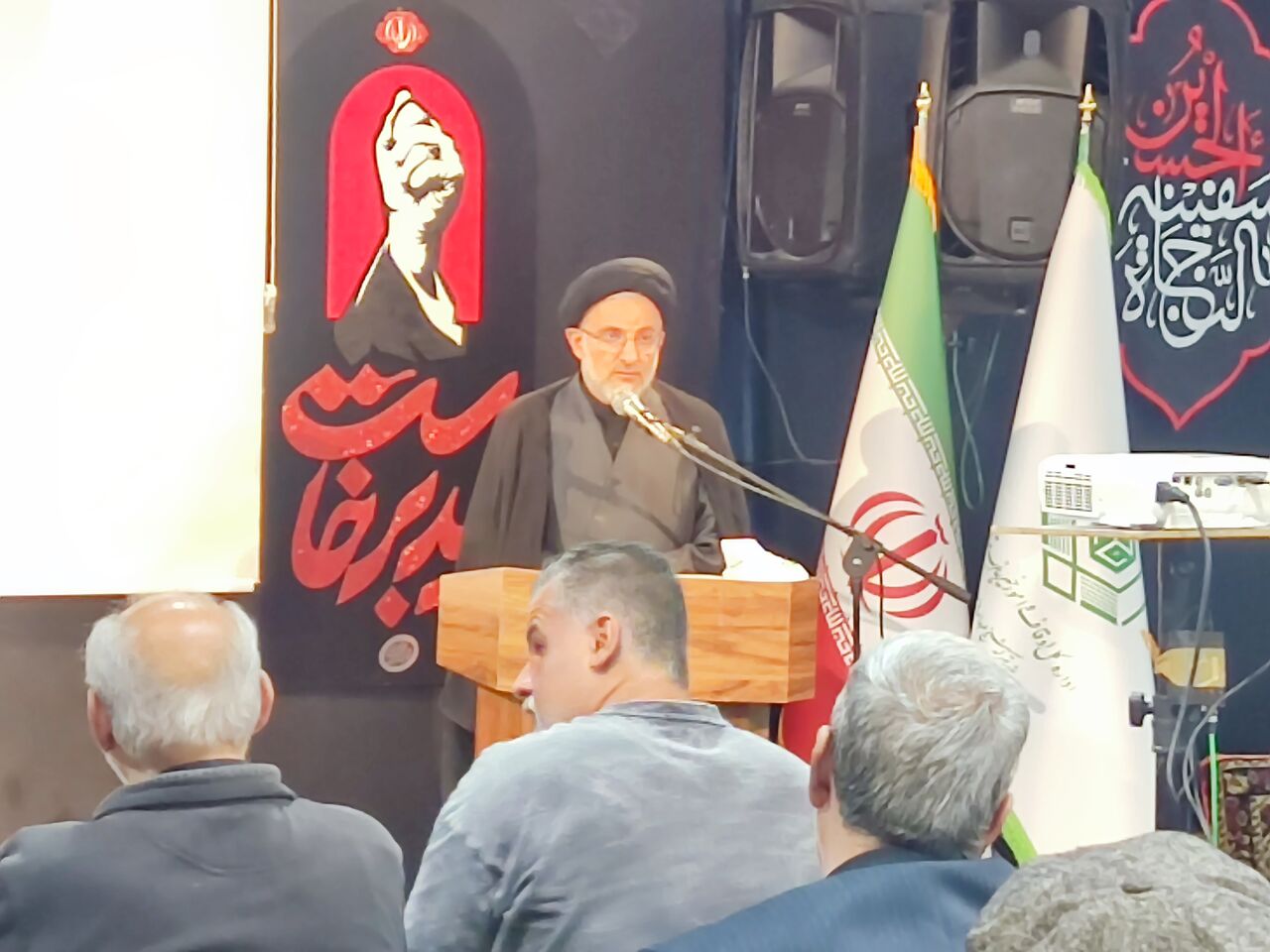 خاموشی: رهبر معظم انقلاب از روز نخست انتصاب به رهبری، در اتاق جنگ حضور دارند