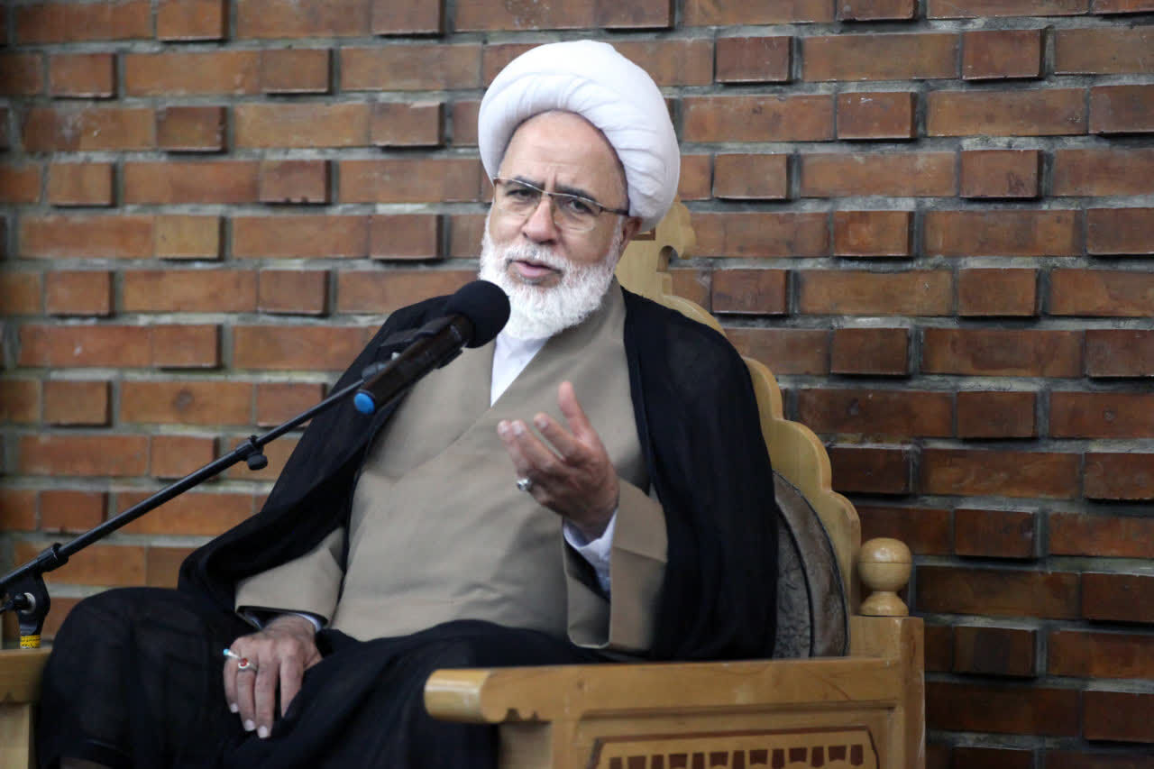 امام جمعه کرمانشاه: فداکاری امدادگران هلال احمر مصداق جهاد فی سبیلالله است