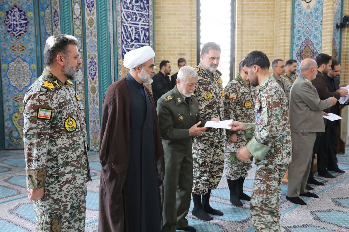 اعطای عطیه فرمانده معظم کل قوا به دانش‌آموختگان دانشگاه افسری پدافند هوایی خاتم‌الانبیاء