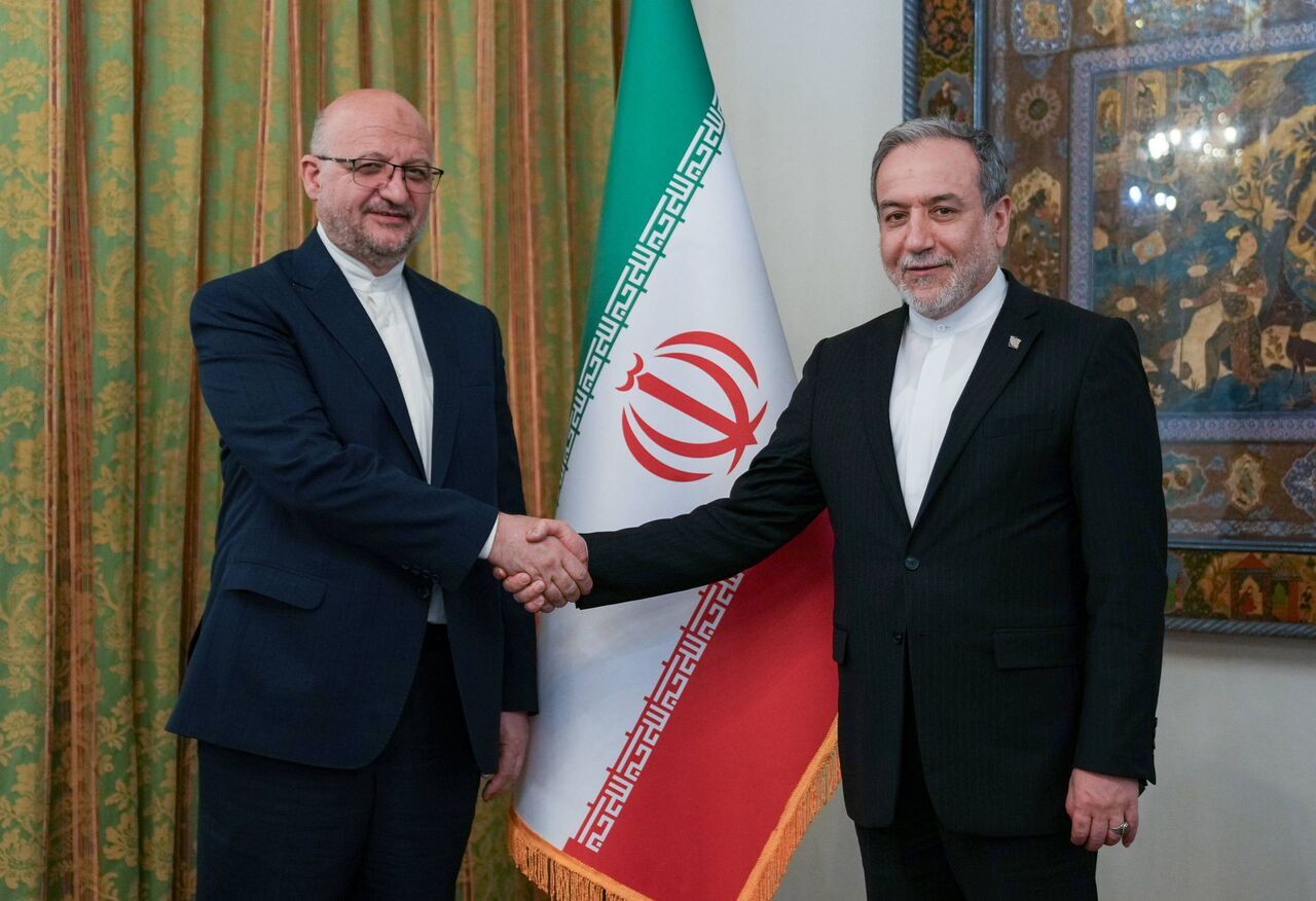 New Iranian ambassador to Greece meets FM Araghchi ahead of mission