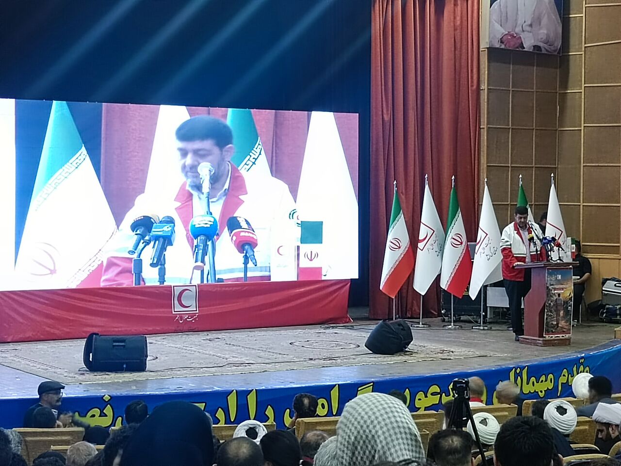 کولیوند: امدادگران هلال‌احمر در جنگ با ایثار و سرعت عمل، جان هزاران نفر را نجات دادند