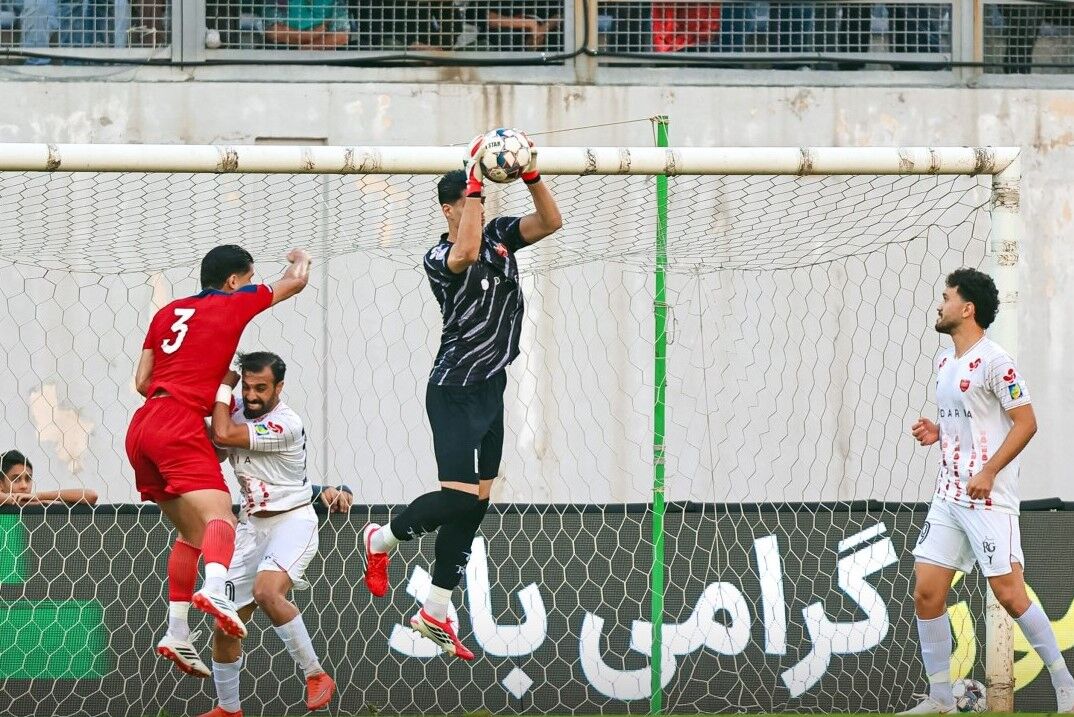 ادامه ناکامی‌های نساجی با دقیقی؛ پرسپولیس صدر جدول را در قائمشهر پس گرفت