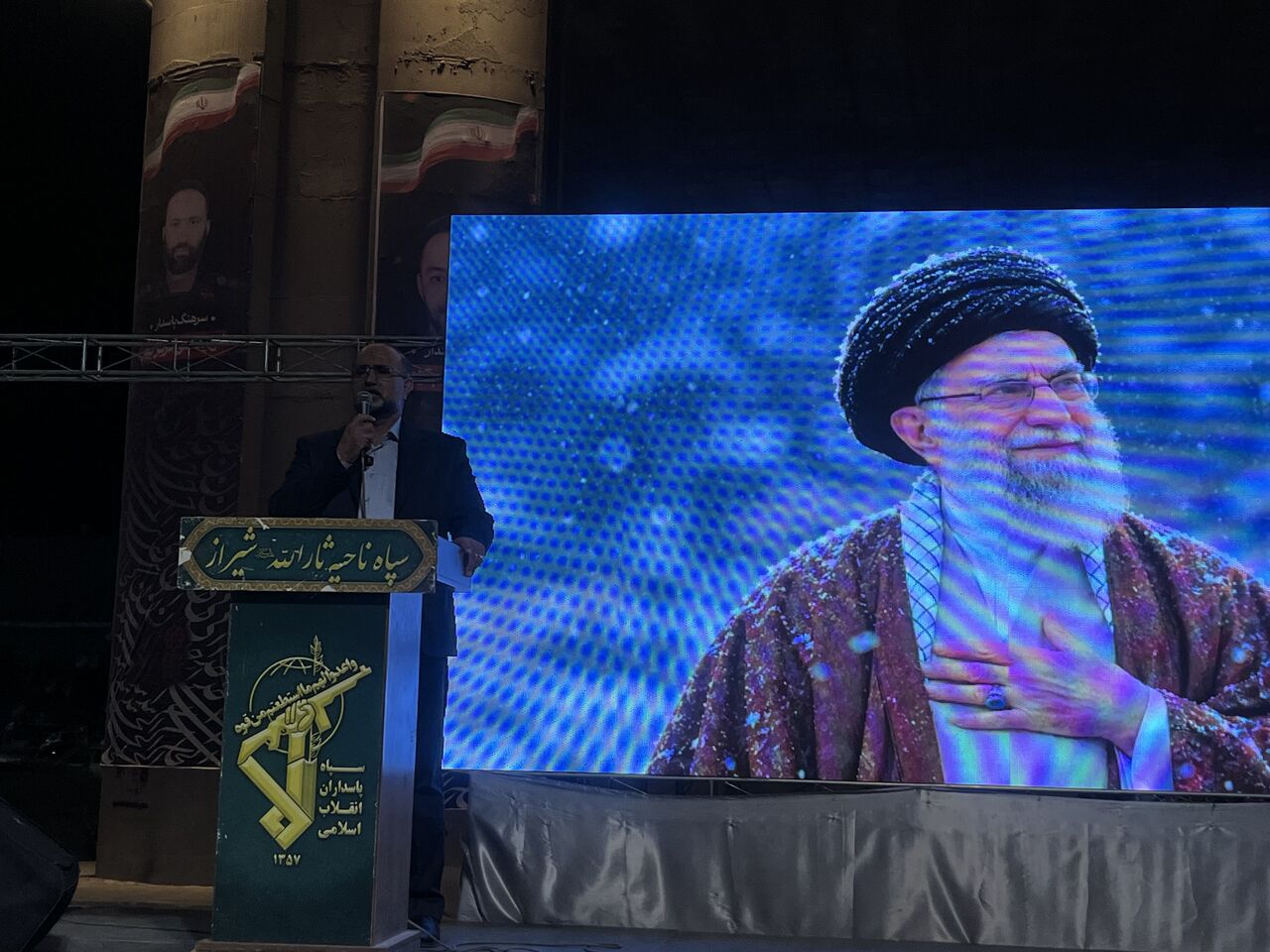 تداوم حضور مردم در میدان تا شکست کامل دشمن ضروری است