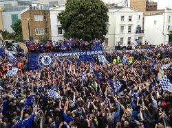 رژه چلسي در خيابان هاي لندن با جام قهرماني باشگاه هاي اروپا
