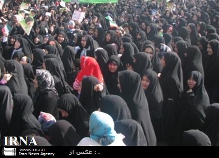 بانوان ساوه در اعتراض به هتک حرمت پیامبر اعظم (ص) راهپیمایی کردند
