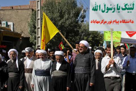 راهپیمایی اهل سنت مهاباد و مردم ارومیه در محکومیت هتک حرمت پیامبر اسلام(ص)