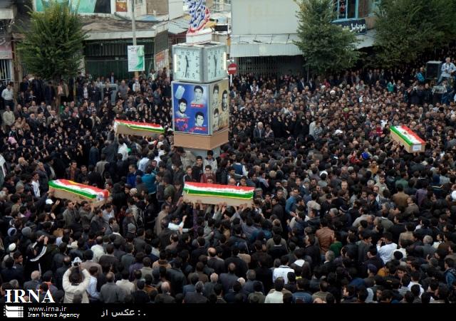 مراسم بزرگداشت درگذشتگان سانحه اتوبوس دانش آموزان بروجن برگزار شد