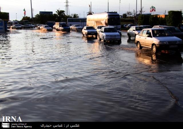 تگرگ وآذرخش باعث آب گرفتگي معابر و تلف شدن دام ها در استان بوشهر شد