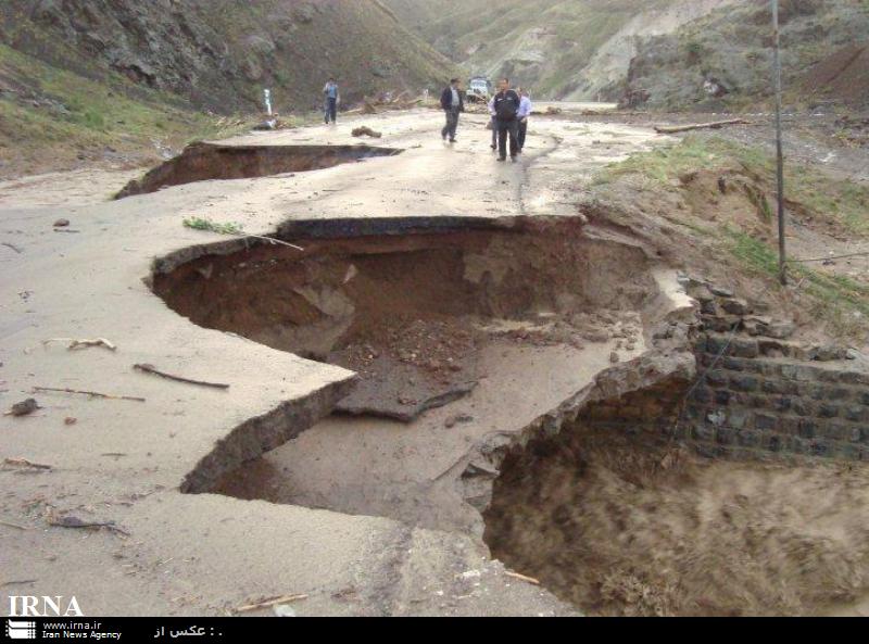 بارندگي موجب تخريب برخي راه هاي روستايي گيلانغرب شد