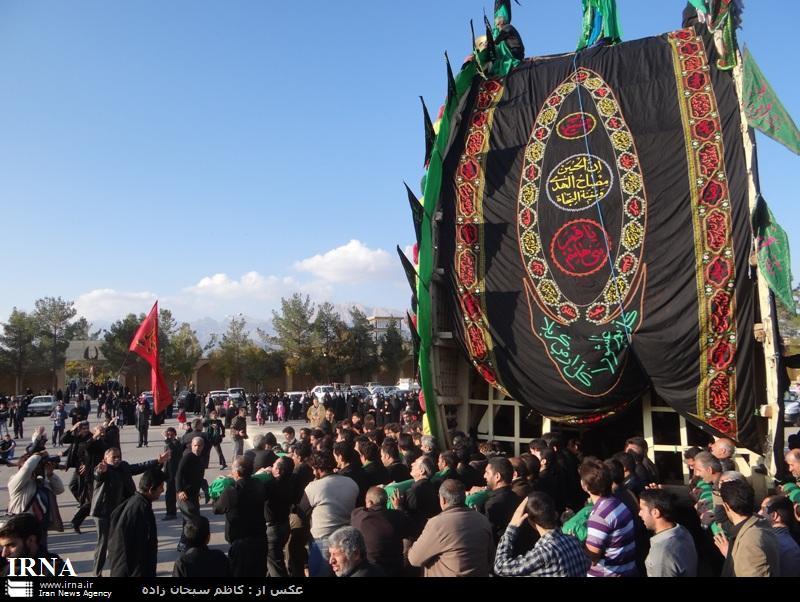 مراسم نخل گرداني روز اربعين در مهريز برگزار شد