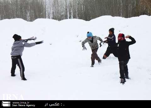 بارش برف و سرماي هوا مدارس استان چهارمحال و بختياري را تعطيل كرد