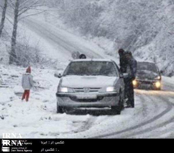 جاده كندوان براثر بارش برف و ريزش بهمن مسدود شد