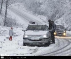 جاده كندوان براثر بارش برف و ريزش بهمن مسدود شد