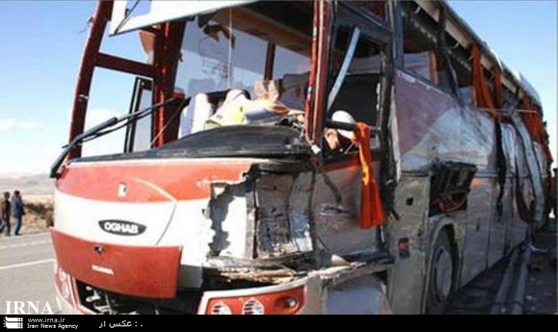 تصادف اتوبوس با كاميون در آزادراه زنجان-قزوين 19مجروح و چهار كشته برجاي گذاشت