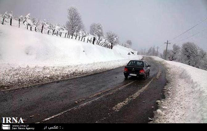 راههای کوهستانی استان گیلان به سبب بارش برف لغزنده است
