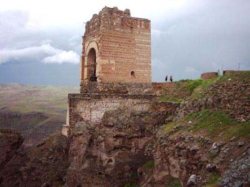قلعه هاي تاريخي آذربايجان شرقي