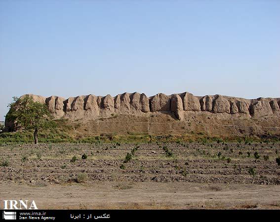 قلعه ايرج بزرگ ترين قلعه خشتي جهان پذيراي مسافران نوروزي است