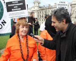 ' يك فعال انگليسي: زندان گوانتانامو نمونه آشكاري از نقض حقوق بشر است