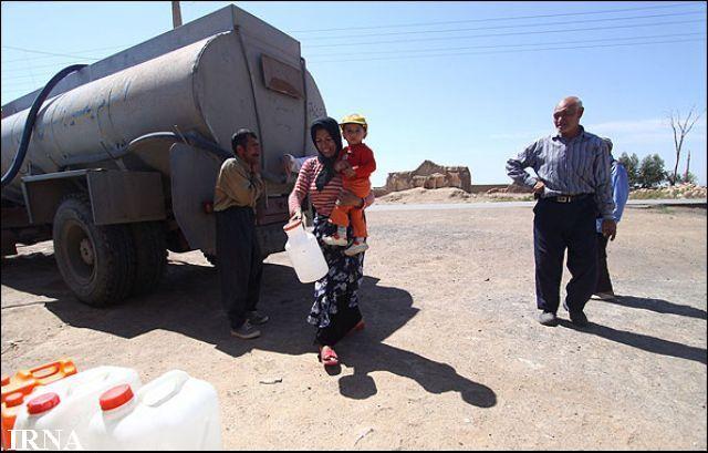 ساكنان شهر لوجلي شيروان با تانكر آب رساني مي شوند - ایرنا