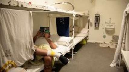 دهها زندانی در آمریكا به دلیل اعتصاب غذای طولانی راهی بیمارستان شدند