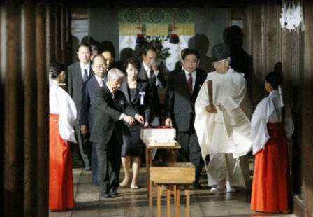 مقام هاي ژاپن به يك معبد جنجال برانگيز درروابط با چين رفتند