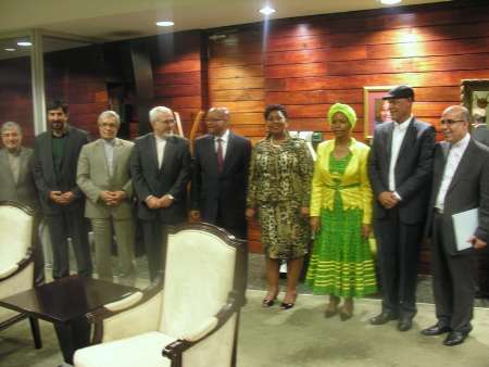 Zarif meets with South African president Zarif meets with South African president