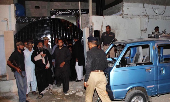 Twin blasts injure 15 in Pakistan's Karachi Twin blasts injure 15 in Pakistan's Karachi