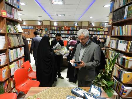 كتاب ناودان و باران در كانون پرورش فكري آذربايجان غربي رونمايي شد