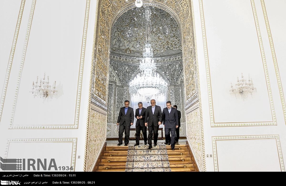 Foreign minister Mohammad Javad Zarif (R) meets with visiting Armenian ...