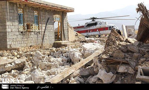 امدادگران به كمك زلزله زدگان بستك شتافتند امدادگران به كمك زلزله زدگان بستك شتافتند