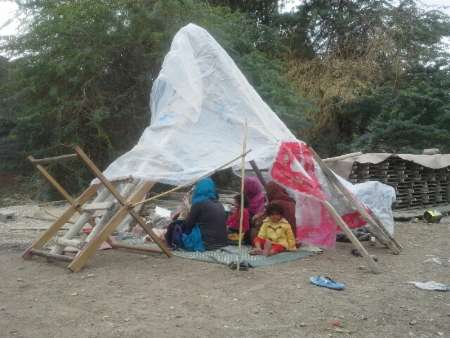 Governor criticizes relief aid for Bastak quake-stricken area Governor criticizes relief aid for Bastak quake-stricken area