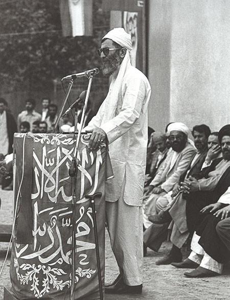خاطره از رهبر معظم انقلاب با لباس بلوچی - ایرنا