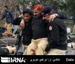 Three policemen injured in firing in NW Pakistan Three policemen injured in firing in NW Pakistan