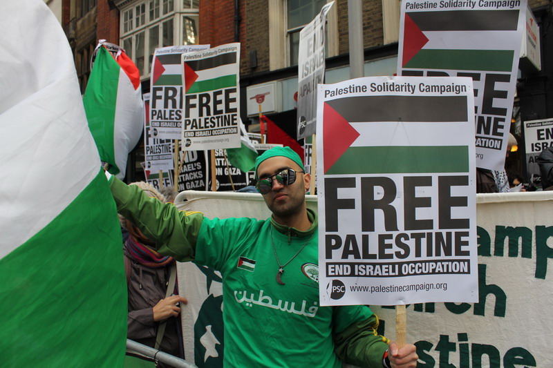Hundreds protest in front of Israeli embassy in London Hundreds protest in front of Israeli embassy in London