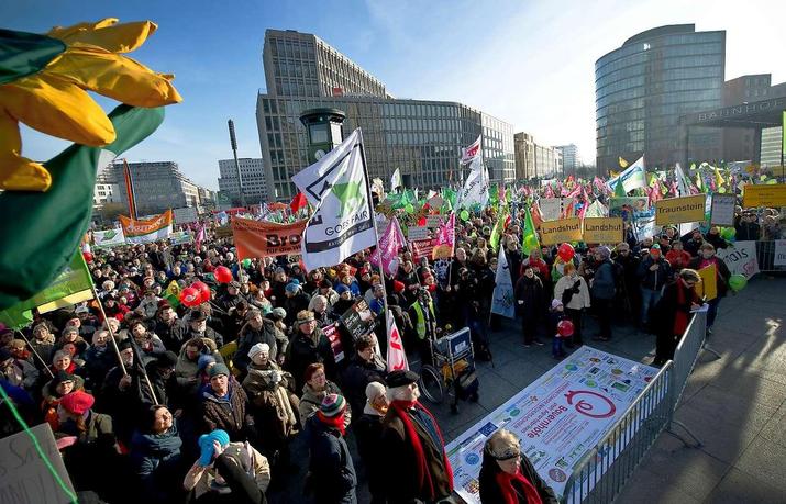 Berlin protest march dwells on farming and food safety Berlin protest march dwells on farming and food safety