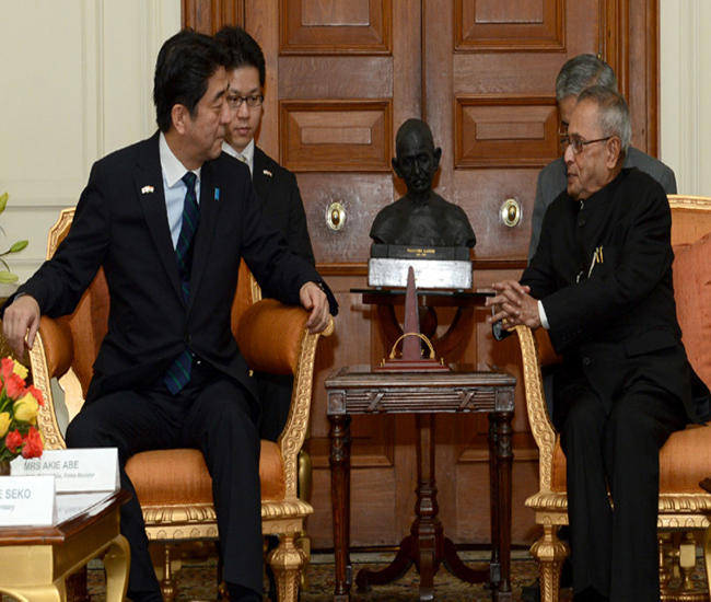Japanese PM meets with Indian President Japanese PM meets with Indian President