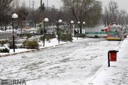 برف مدارس استان گیلان را تعطیل كرد